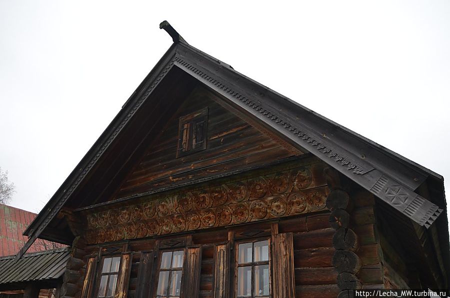 Глухая резьба на доме середняка