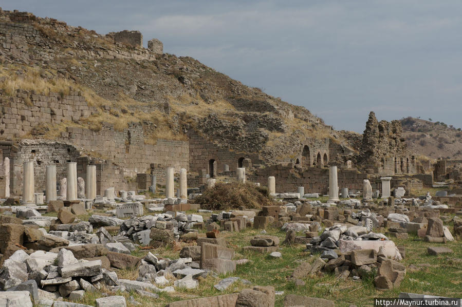 Руины   нижних   террас. Измир, Турция