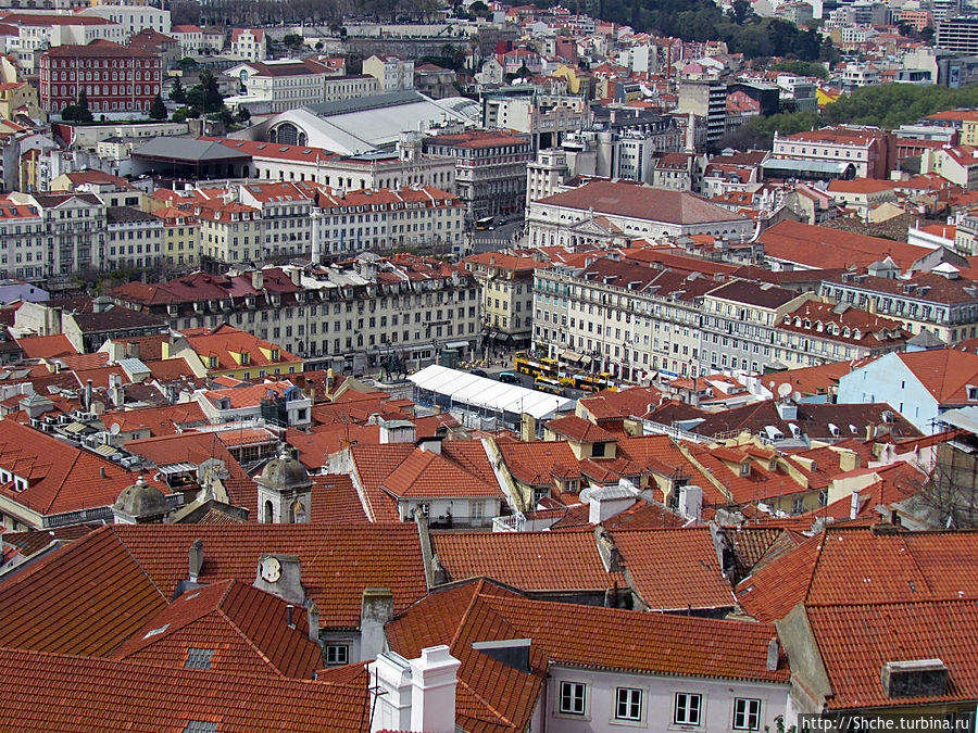Еще взгляд на Лиссабон сверху, теперь с крепости Сан Жоржи Лиссабон, Португалия