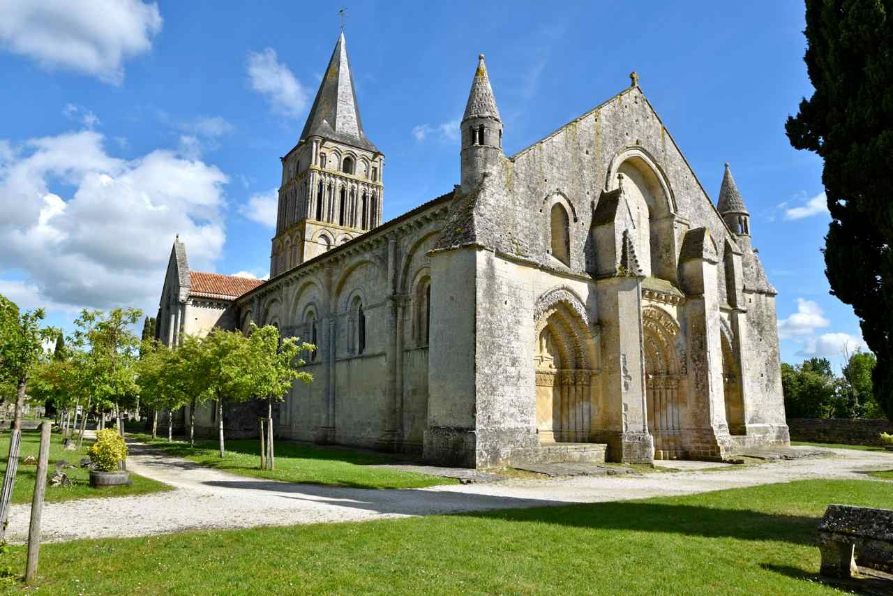 Церковь Сент-Пьер-д-Ольне / Eglise Saint Pierre dAulnay