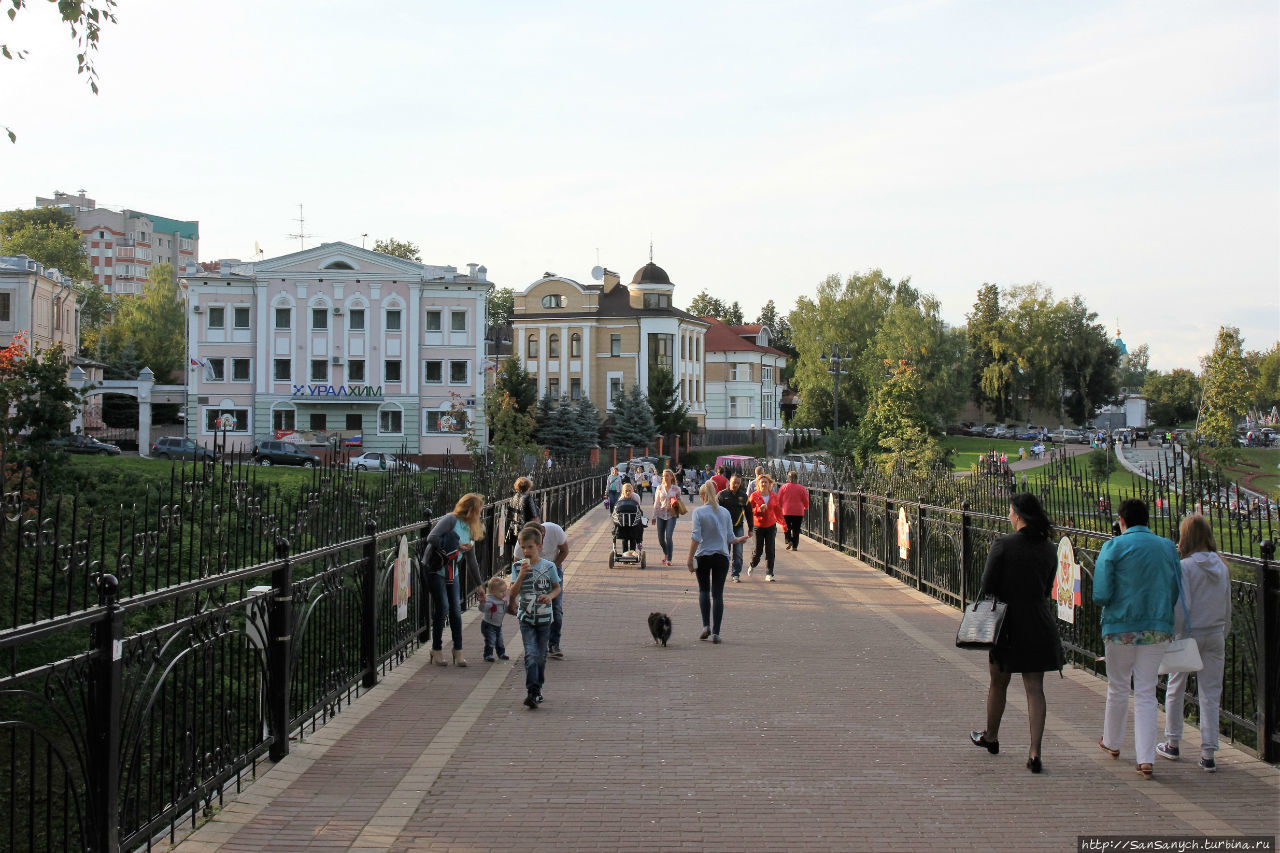 На мосту. Киров, Россия