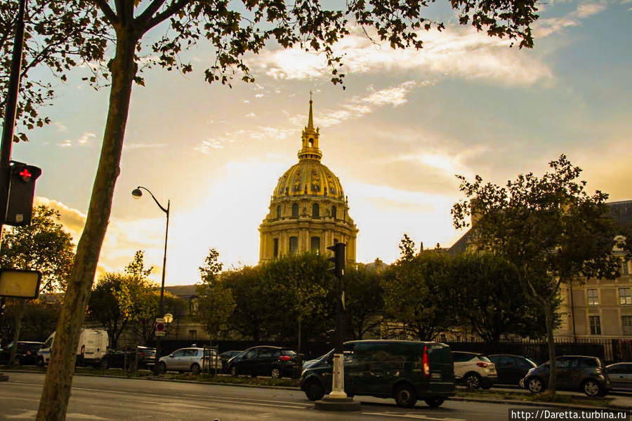 На восходе и закате купол Инвалидес особенно прекрасен Париж, Франция