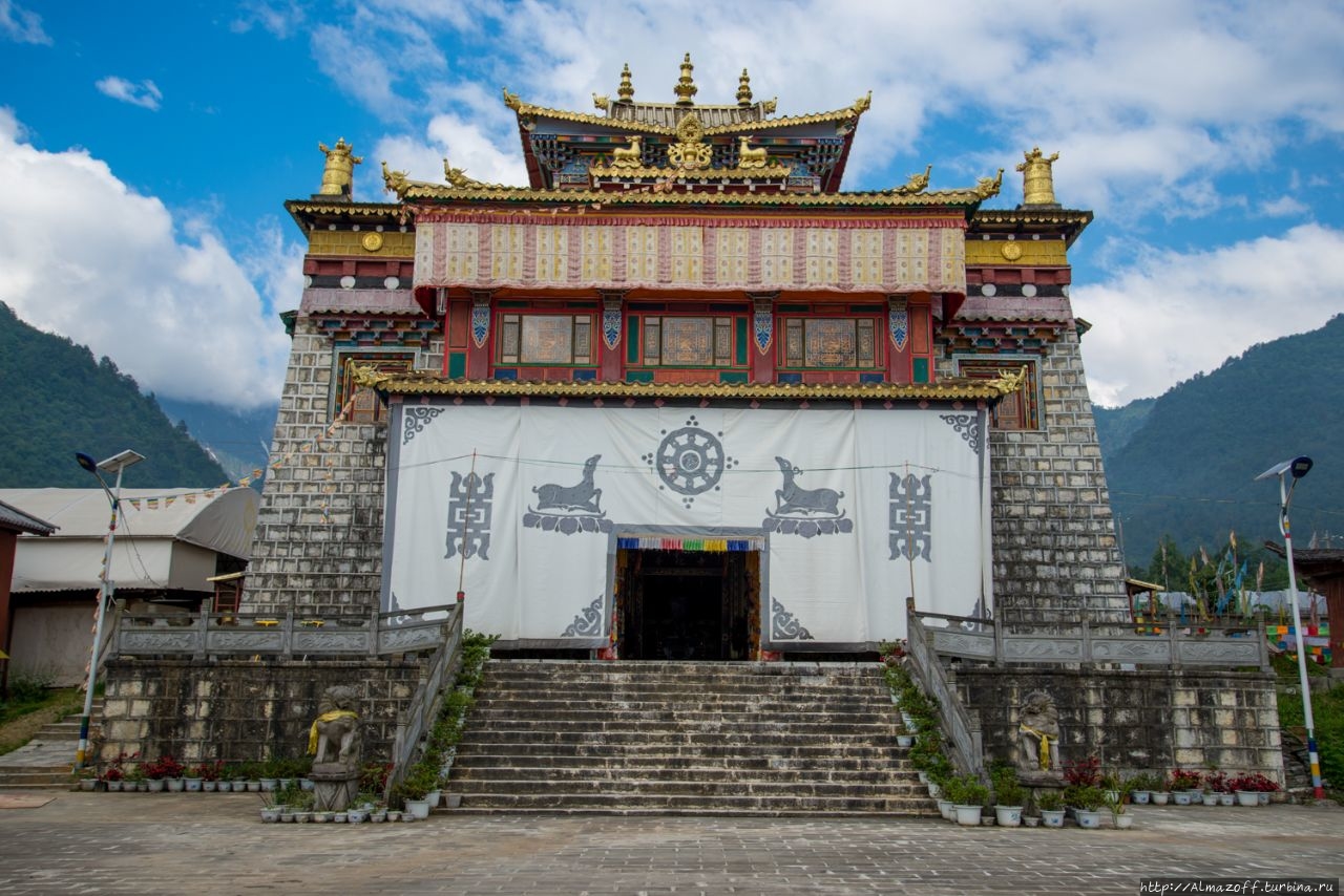 Храм Пухуа Биньжянлуошян, Китай