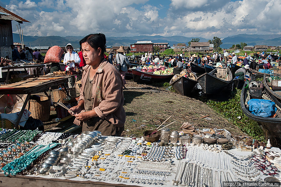 Рынок на воде Озеро Инле, Мьянма
