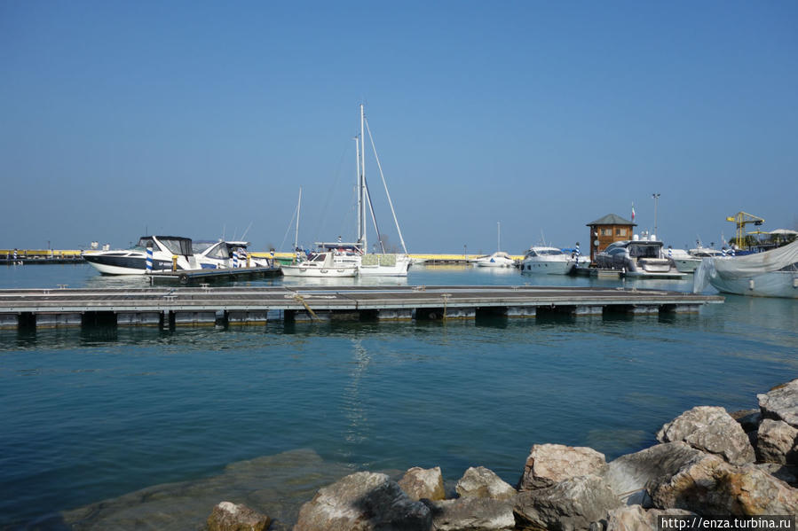Пескьера — рыбный городок, где туристов больше, чем рыбы Пескьера-дель-Гарда, Италия