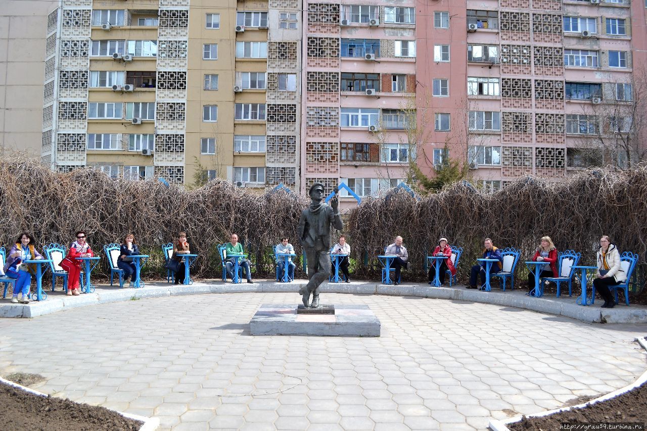 Памятник Остапу Бендеру Элиста, Россия