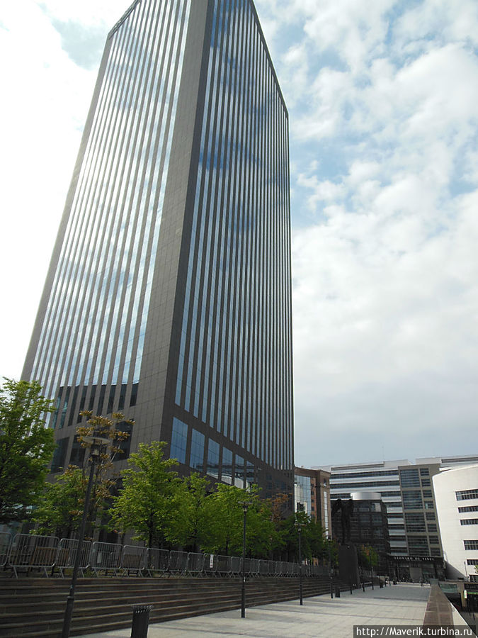 Дефанс — самый большой деловой район в Европе Париж, Франция