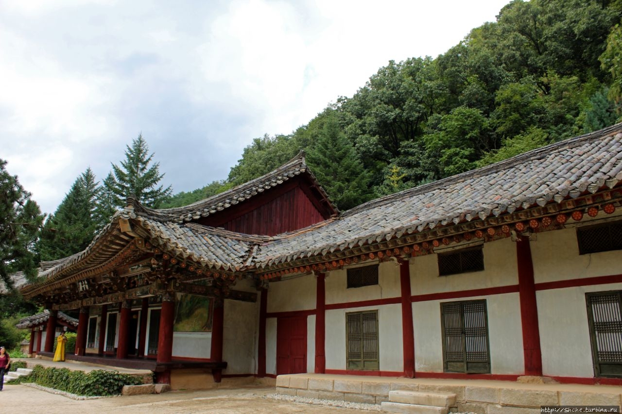 Pohyon-са - храм 11 века, национальное достояние КНДР