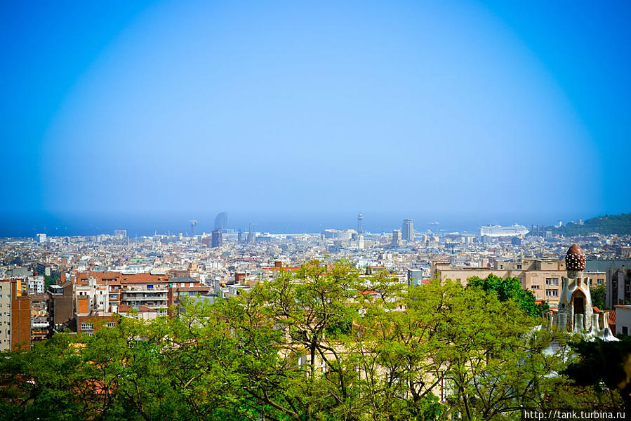 Так же с площади открывается панорамный вид на город. Барселона, Испания