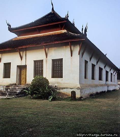 Храм Монастыря Ват Висуна