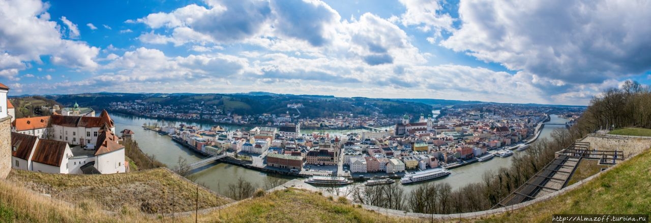 Вид на город на стыке трёх рек от старой крепости Оберхаус