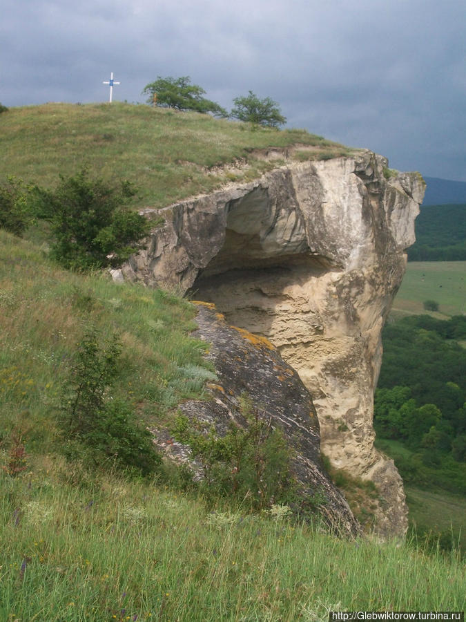 Пещерный город Бакла в июле перед грозой Скалистое, Россия