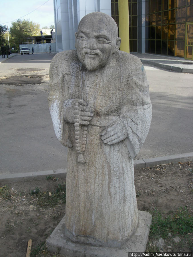 Скульптура «Странник» Элиста, Россия