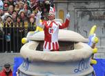 Начало карнавального сезона, в Дюссельдорфе будят шута Хоппедитца.Foto Internet