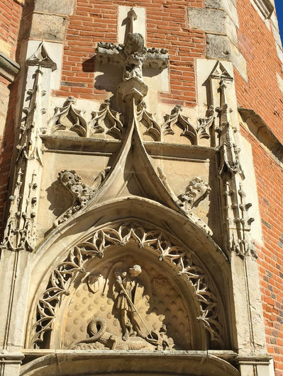 Дракон целомудрия внутри Франсуазы был повержен, но Франция еще даже не догадывалась, в какие спальни ее приведут уроки многоопытного наставника.