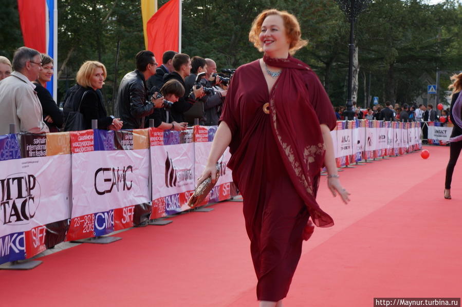 Артистка,  снявшаяся   в   главной   роли   в   одной   из  новелл   Небесные   жены   луговых  мари.  Эта    роль    дала   ей   путевку      в   большое   кино. Южно-Сахалинск, Россия