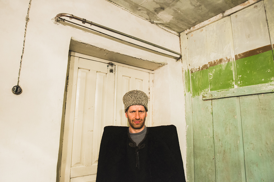 После ужина — фотосессия в национальных костюмах:)