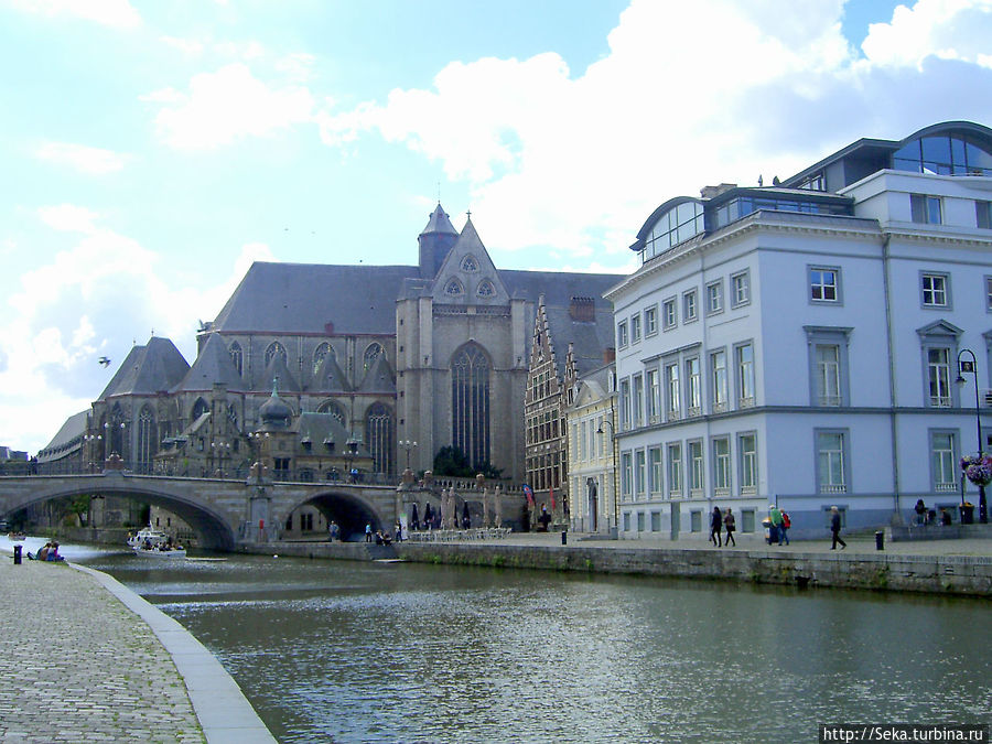 Вид на Церковь святого архангела Михаила Гент, Бельгия