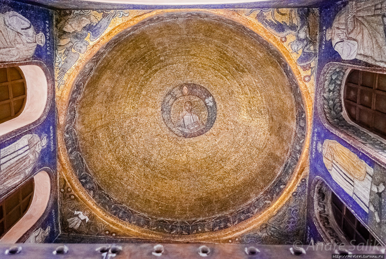 Церковь Сант-Амброджо Милан, Италия