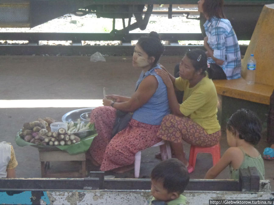 Поездка по кольцевой ж/д  Янгона Янгон, Мьянма