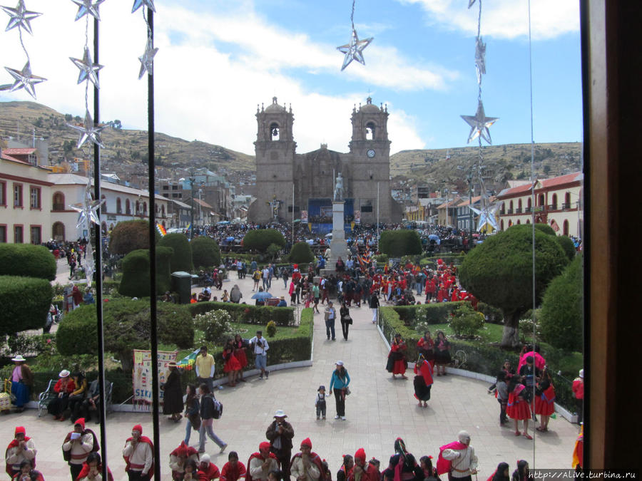Празднование на площади Пуно, Перу