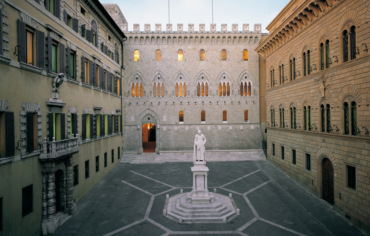 Палаццо-Салимбени / Palazzo Salimbeni