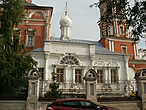 Легенда гласит, что императрица Елизавета Петровна тайно венчалась здесь с Алексеем Разумовским.