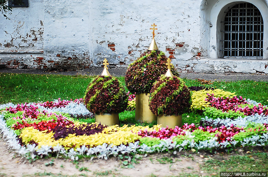 территория монастыря