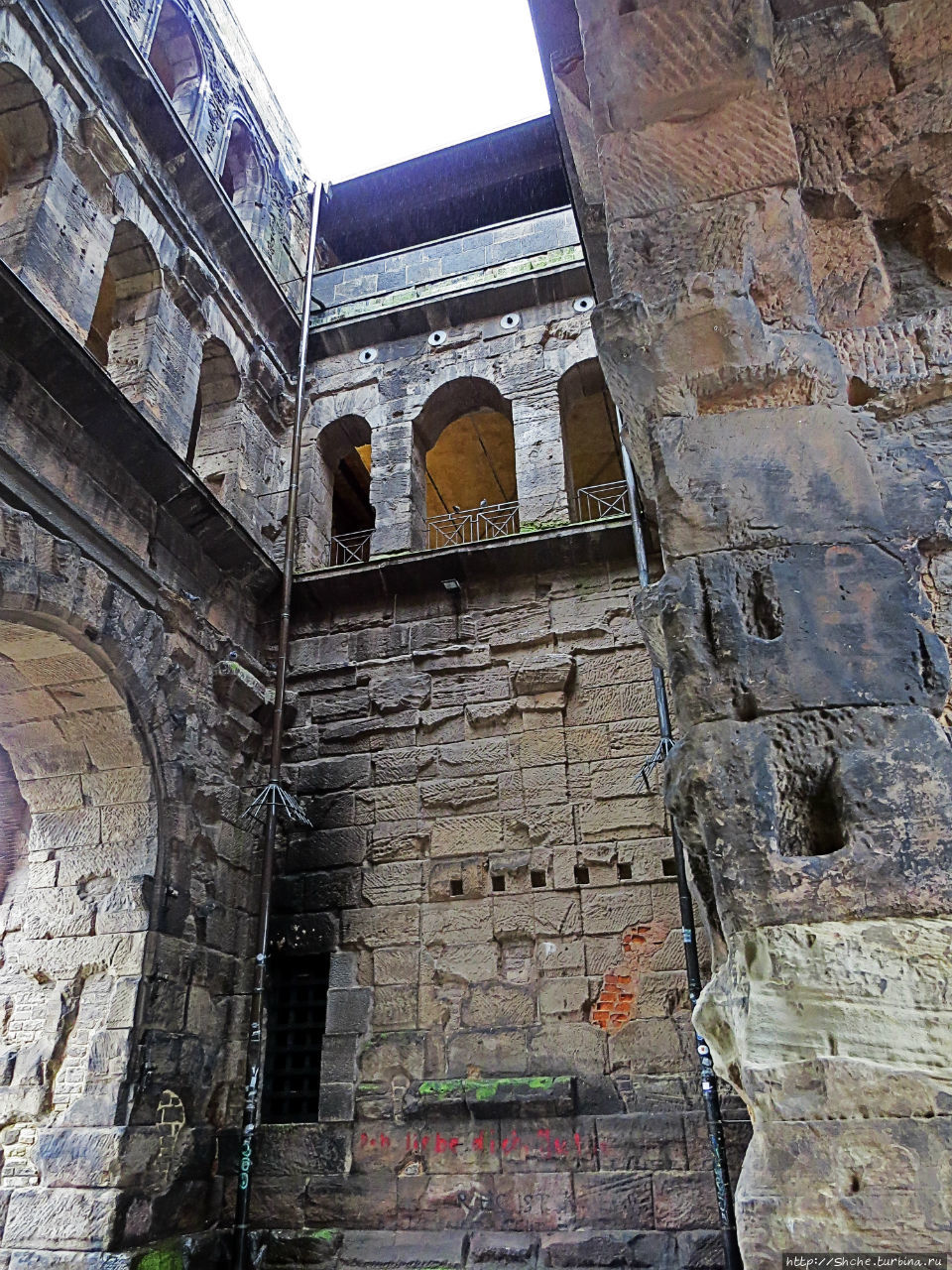 Порта Нигра (Черные ворота) в Трире - объект ЮНЕСКО №367-005