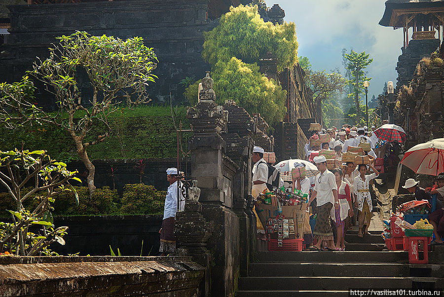 Pura Besakih — главный храм Бали, куда не рекомендуют ездить Бали, Индонезия