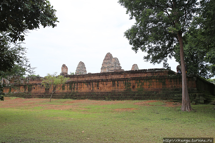 Храм Восточный Мебон. Стена с восточной стороны. Фото из интернета Ангкор (столица государства кхмеров), Камбоджа