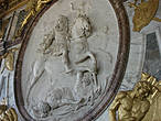 Медальон с Людовиком XIV в Салоне Войны