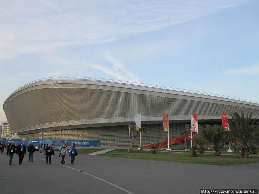 Чуть далее расположился центр конькобежного спорта Адлер Арена. Адлер, Россия