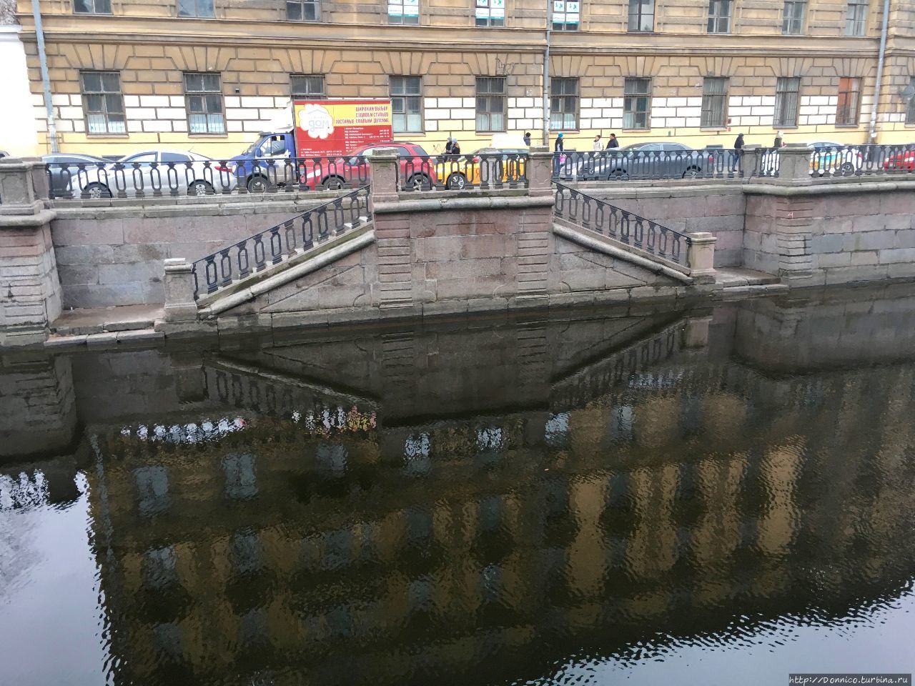 отражения в канале Грибоедова Санкт-Петербург, Россия