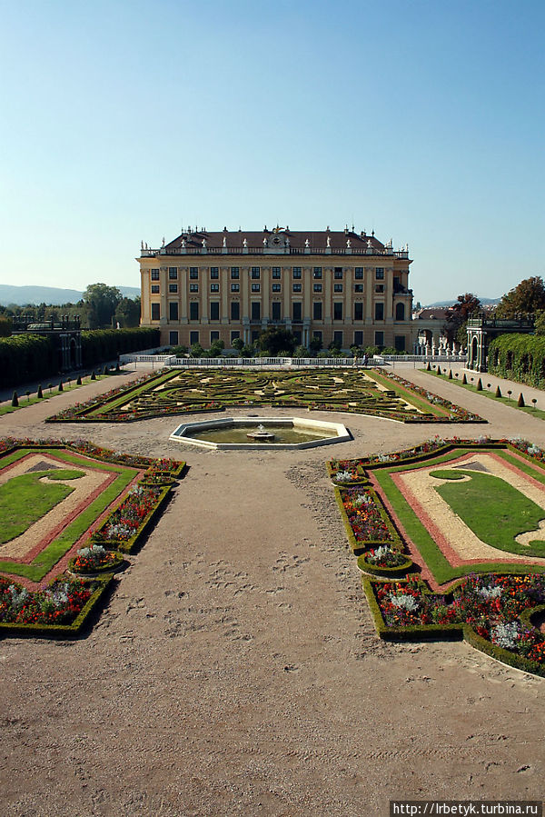 Вид на дворец и сад принца Рудольфа Вена, Австрия