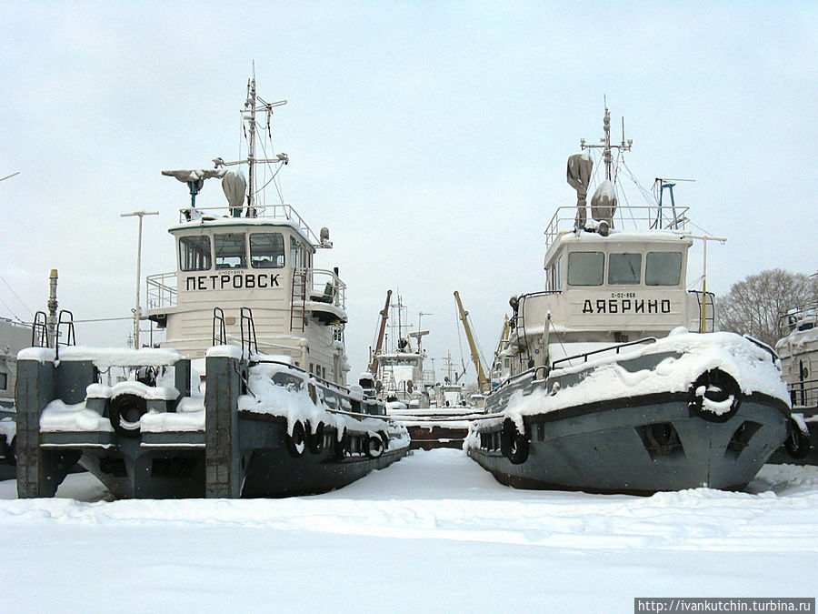 Зимой в затоне. Лимендский судоремонтно-судостроительный завод. Второе после железной дороги занятие котлашан.