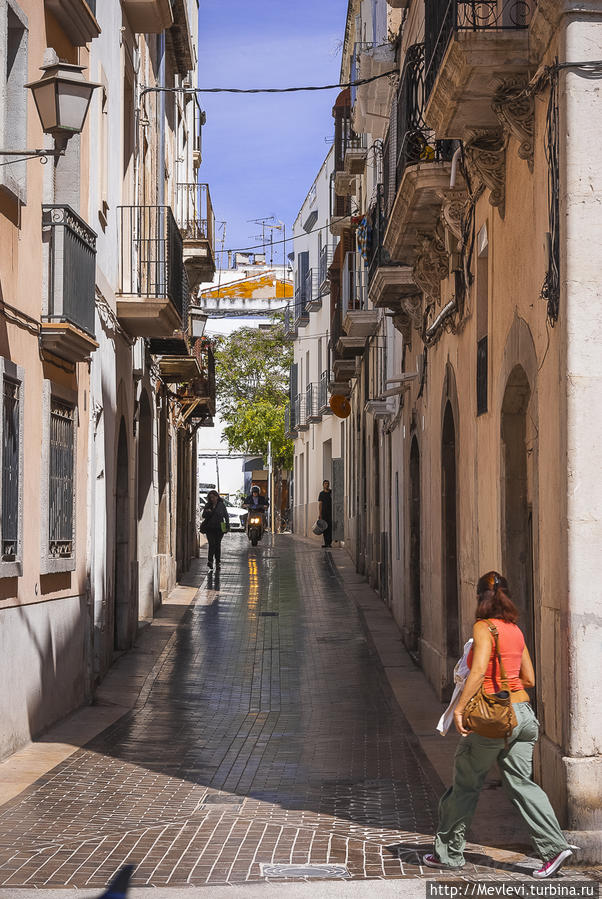 Симпатичный городок в Каталонии Виланова-и-ла-Жельтру, Испания