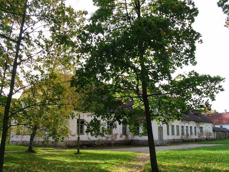 Полуразвалившееся здание мызы Ууэ-Пылтсамаа Пылтсамаа, Эстония