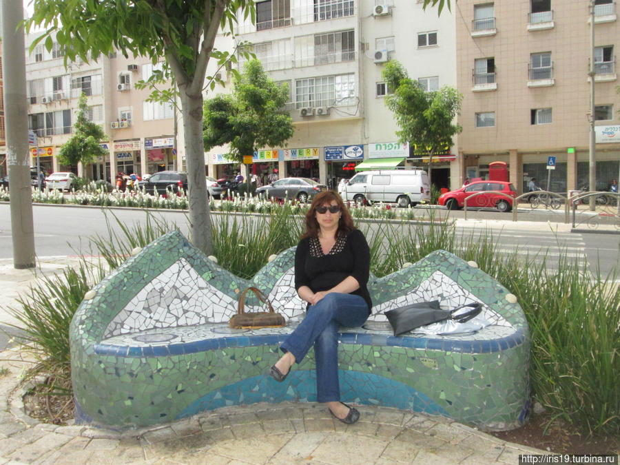 скамейка на ул. Хайм Озер Петах-Тиква, Израиль