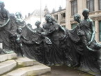 Памятник братьям Ван Эйкам в Генте. Фото из интернета