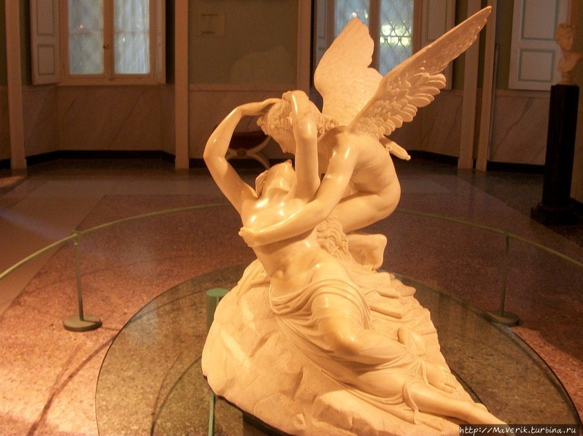 Амур и Психея — символ страсти и чувственности. (фото из интернета) Тремеццо, Италия