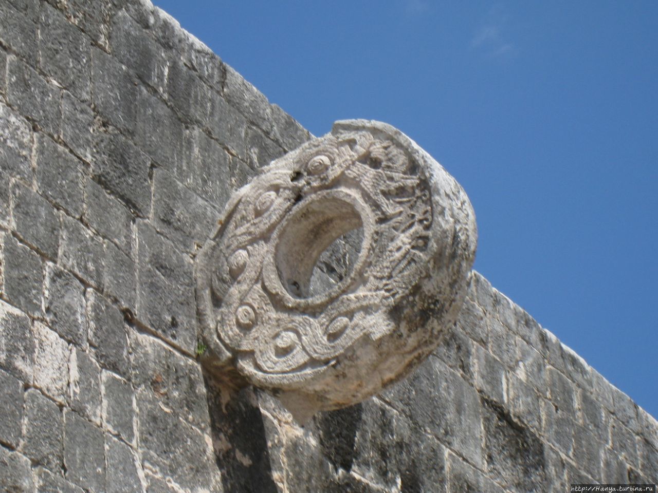 Поле для игры в мяч Чичен-Ица город майя, Мексика