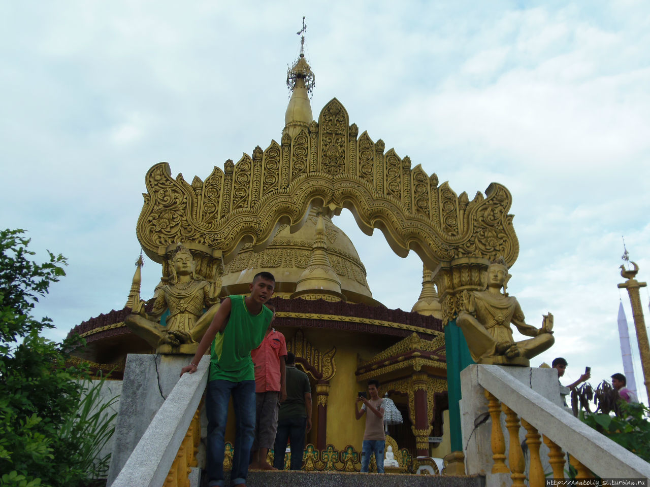 Бандарба́н. Монастырь Будда дхату Джади или Золотой Храм Бандарбан, Бангладеш