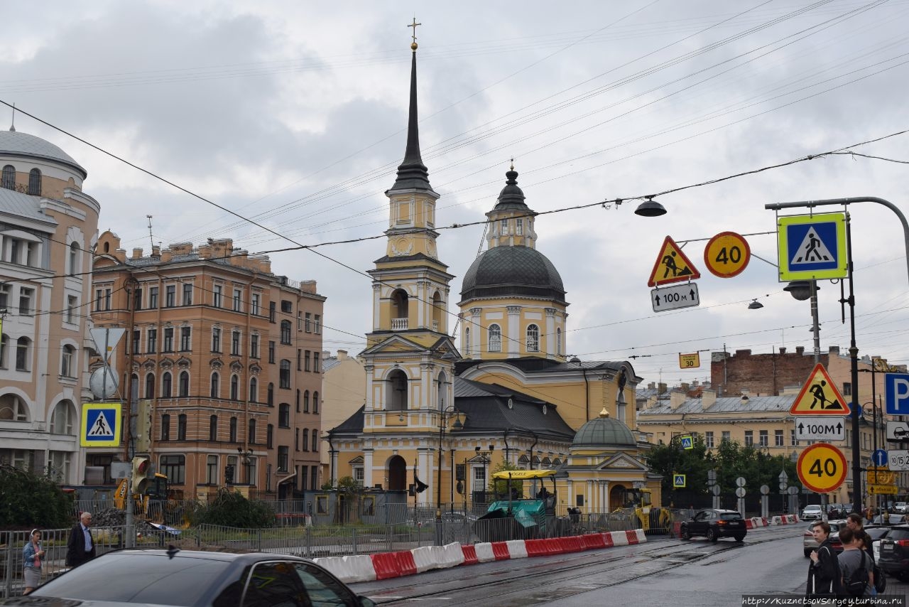 Прогулка по набережной Фонтанки и у Михайловского замка Санкт-Петербург, Россия