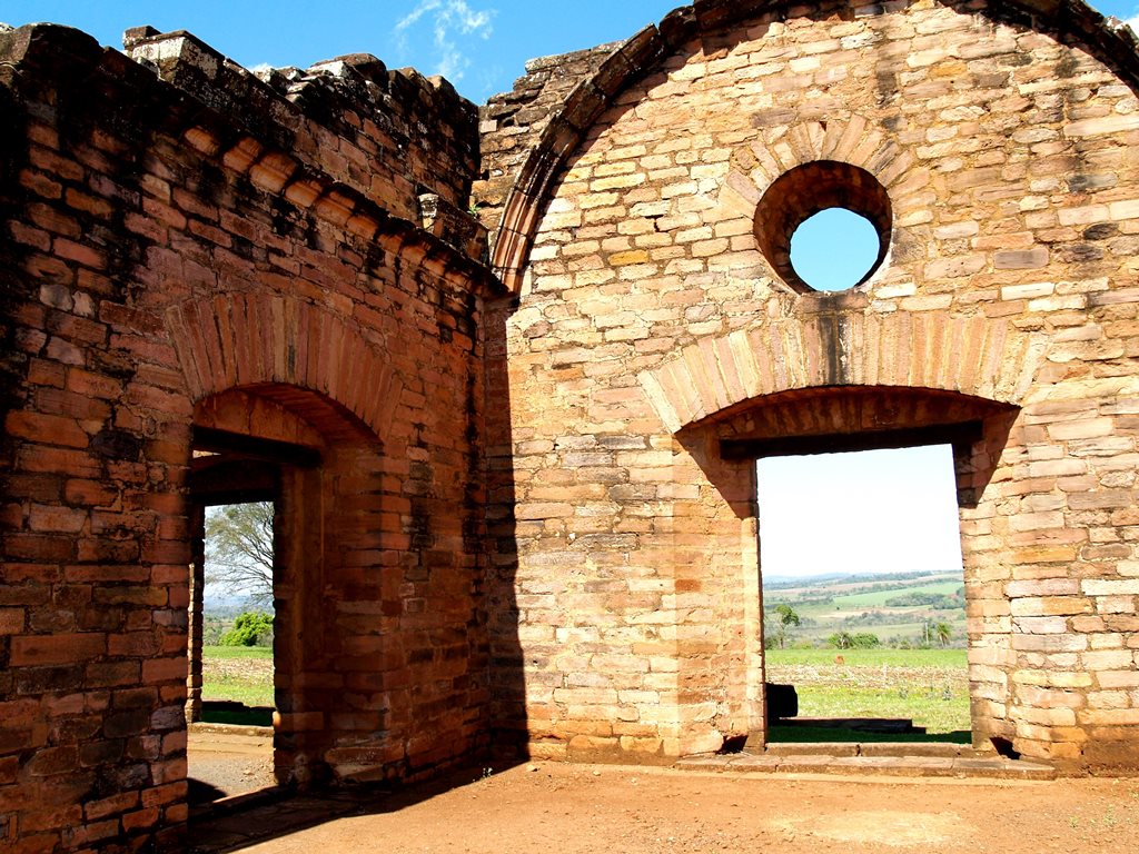 Остатки миссии иезуитов в Хесус, памятник ЮНЕСКО в Парагвае Хесус-де-Таваранге, Парагвай