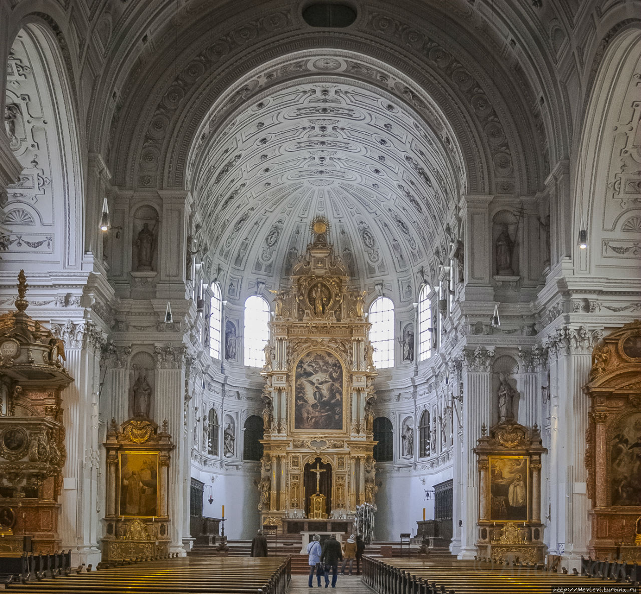 Внутреннее убранство St. Michael's Church, Munich Мюнхен, Германия