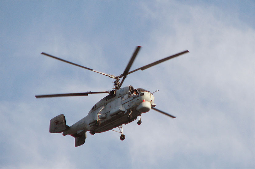 Флотский вертолет Ка-27. Снято со смотровой площадки с максимальным увеличением Владивосток, Россия