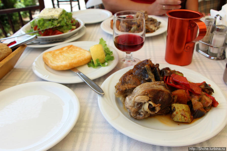 баранина с тушенными овощами... эх:)) Каламбака, Греция