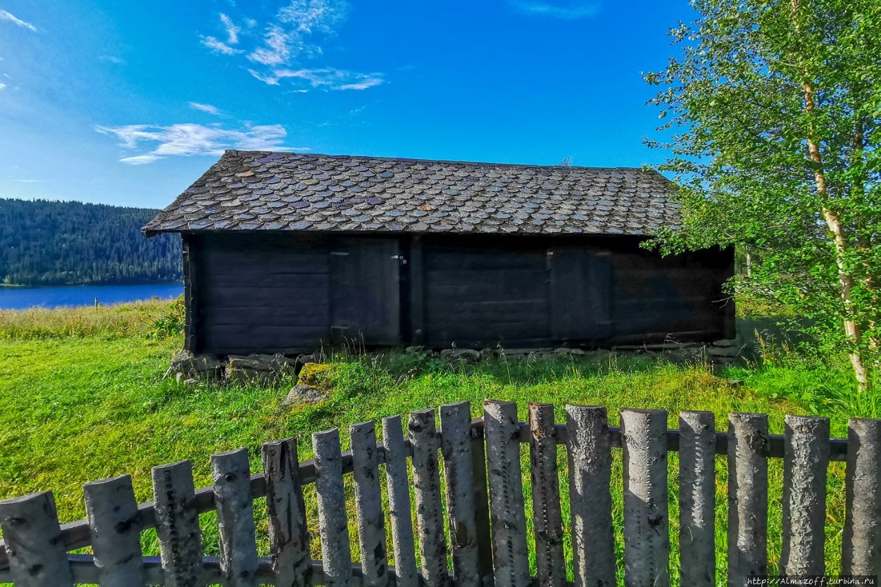 Норвежский домик в деревне Фагернес, Норвегия