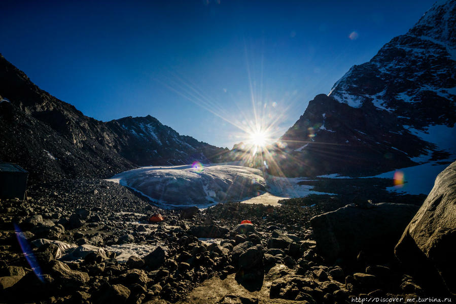 Идеальное утро, чтобы начать восхождение. ледник Арбуз. Белуха гора (4509м) Природный Парк, Россия